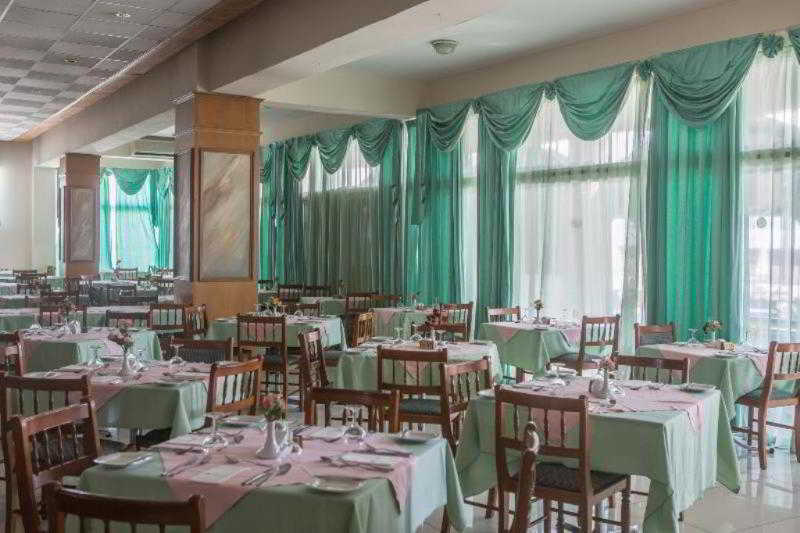 Polycarpia Hotel Pernera Eksteriør billede