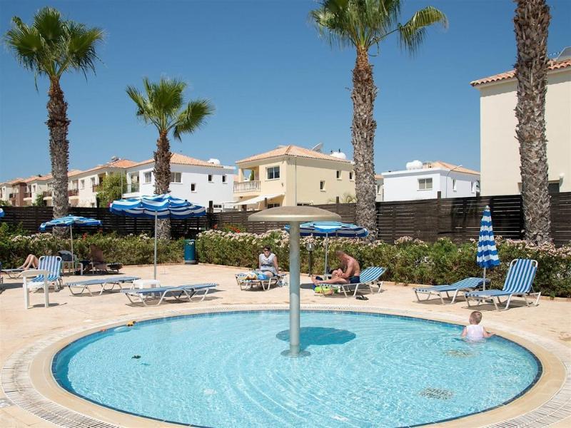 Polycarpia Hotel Pernera Eksteriør billede